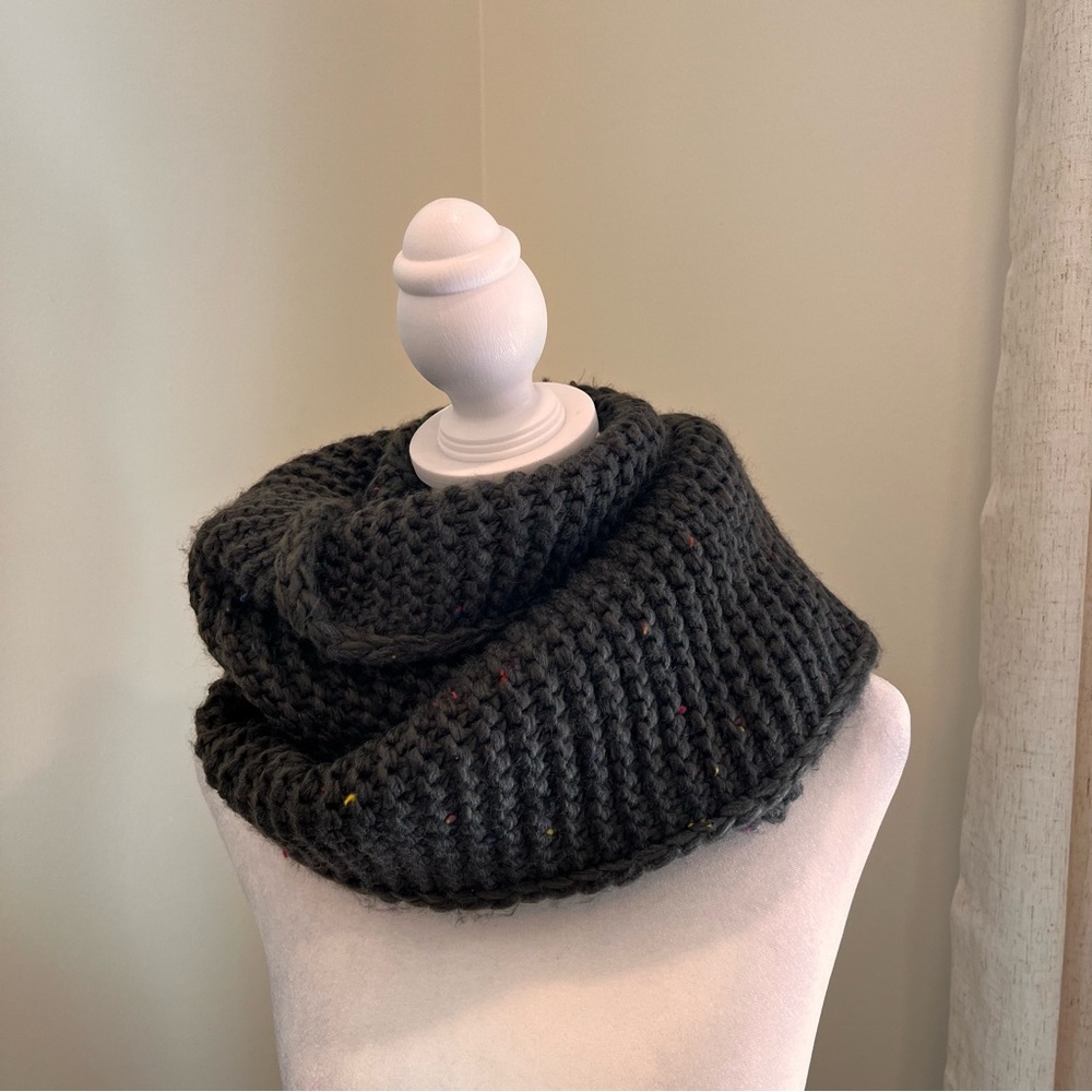 REI Coop Gray Infinity Chunky Scarf Acrylic Outdoor Granola Girl Hippy Boho Hike